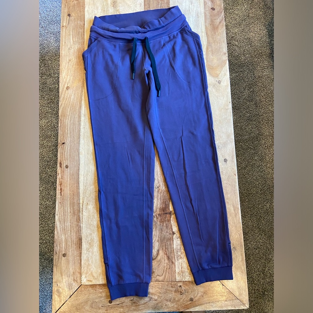 Lululemon purple jogger pants size 6
